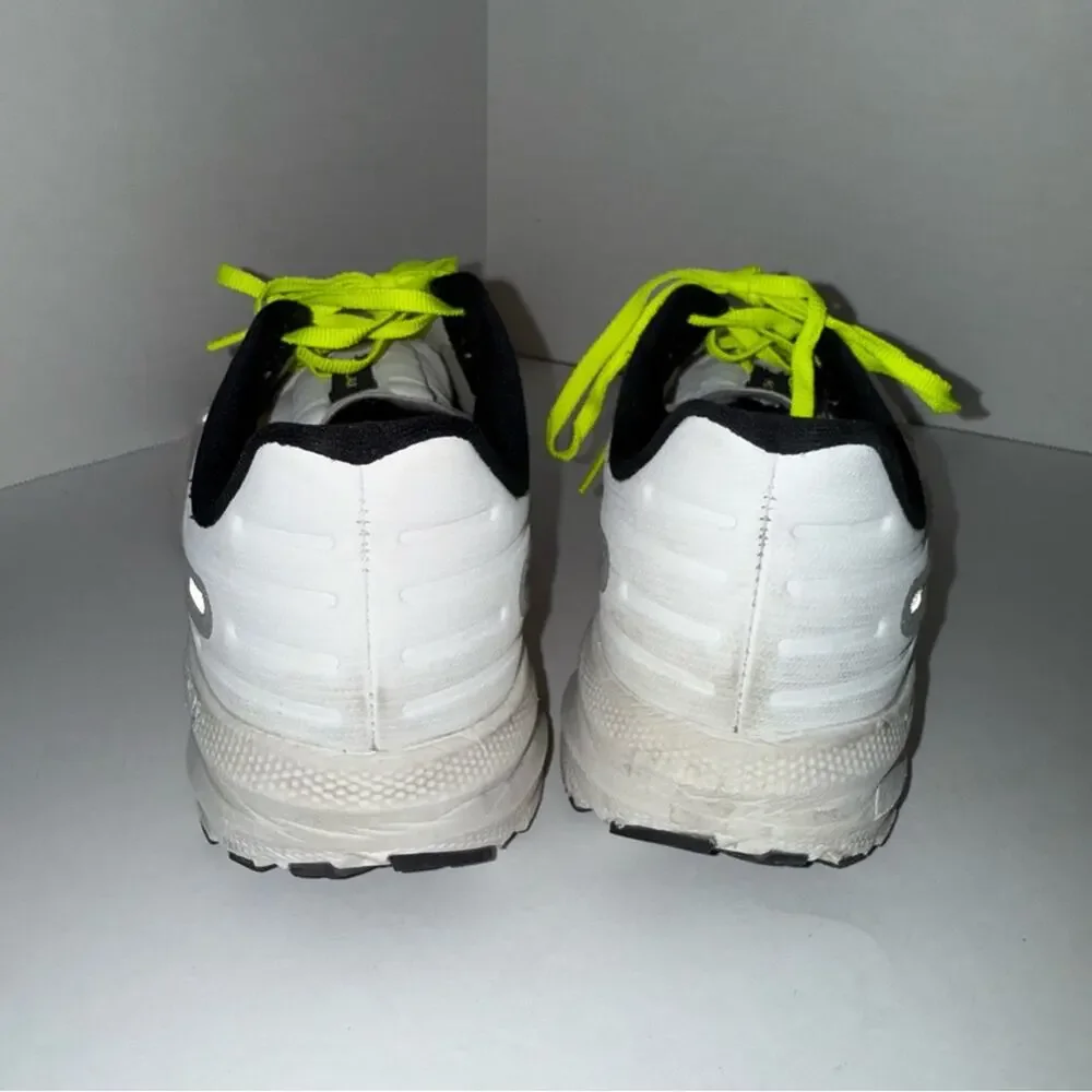 BROOKS Launch 9 running shoes in a grey, pink, and neon yellow colorway 9.5